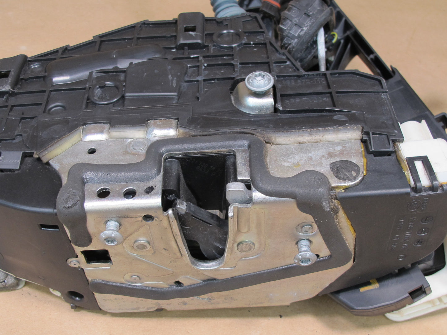 07-13 Mercedes W221 S-class Front Right Door Handle & Lock Latch w Keyless OEM