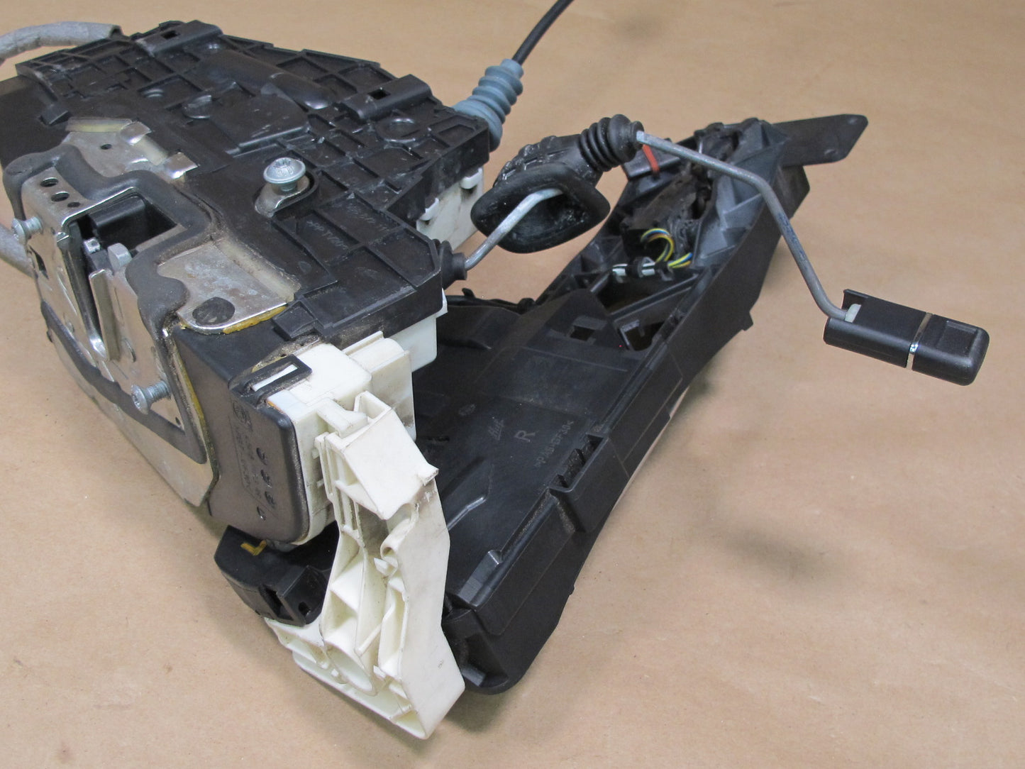 07-13 Mercedes W221 S-class Front Right Door Handle & Lock Latch w Keyless OEM