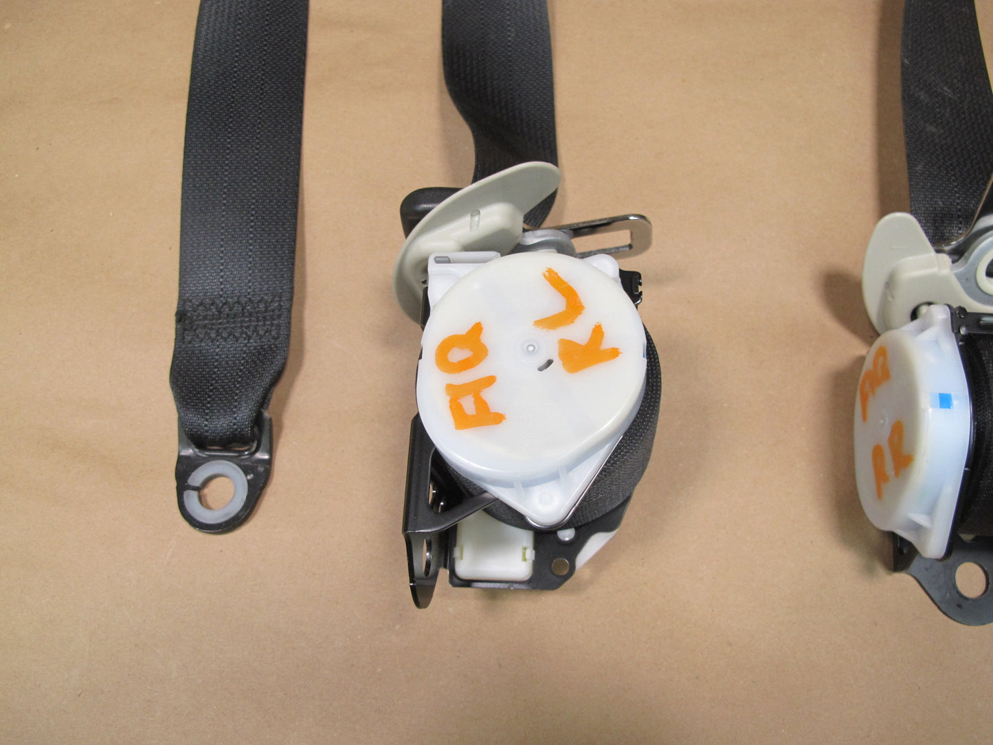 11-17 INFINITI QX56 QX80 REAR RIGHT & LEFT SIDE SEATBELT RETRACTOR SET OEM