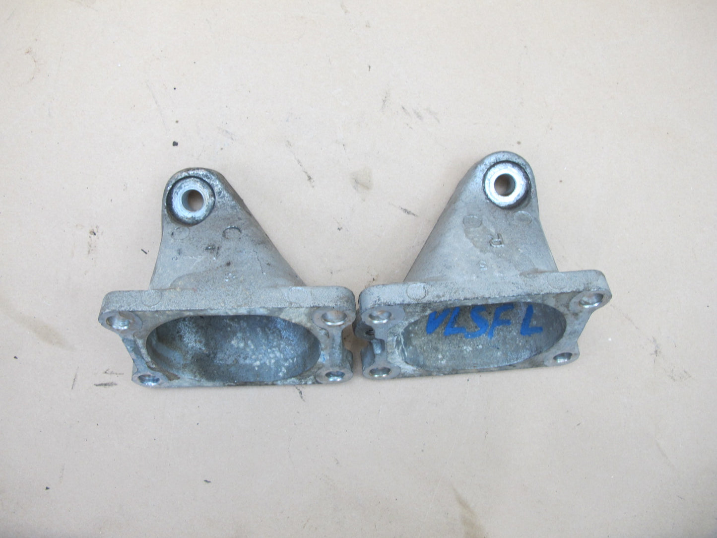 90-00 Lexus LS400 Set of 2 Front Right & Left Engine Motor Mount Bracket OEM