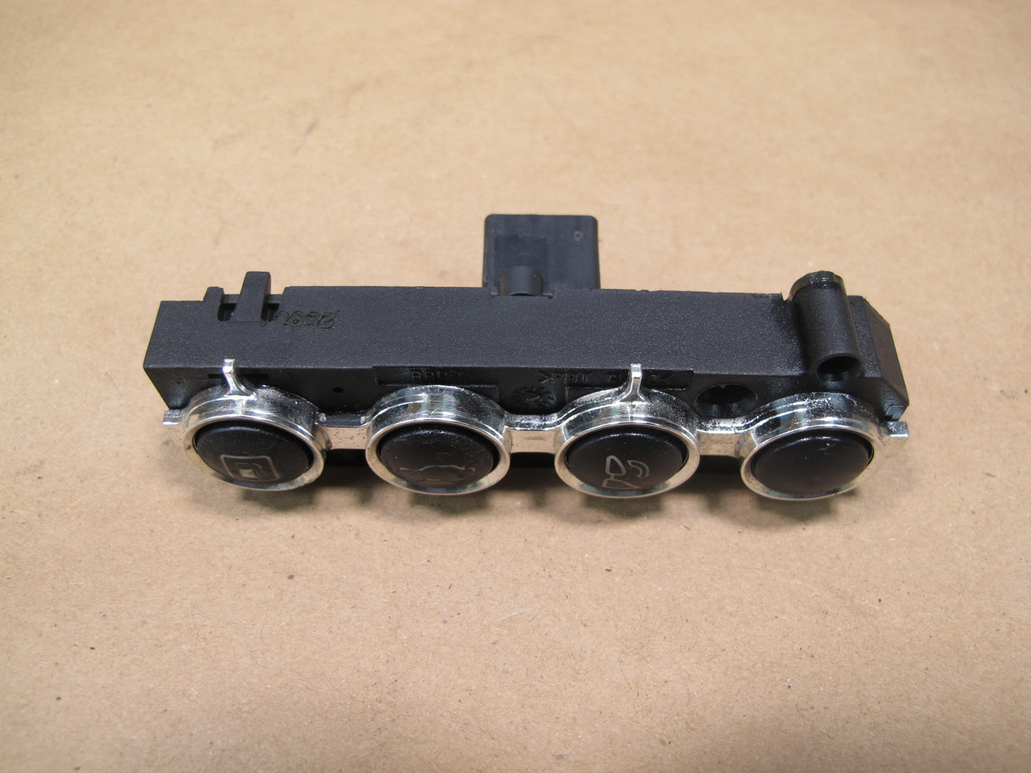 05-06 Maserati Quattroporte M139 Gas Fuel Trunk Headrest Control Switch OEM