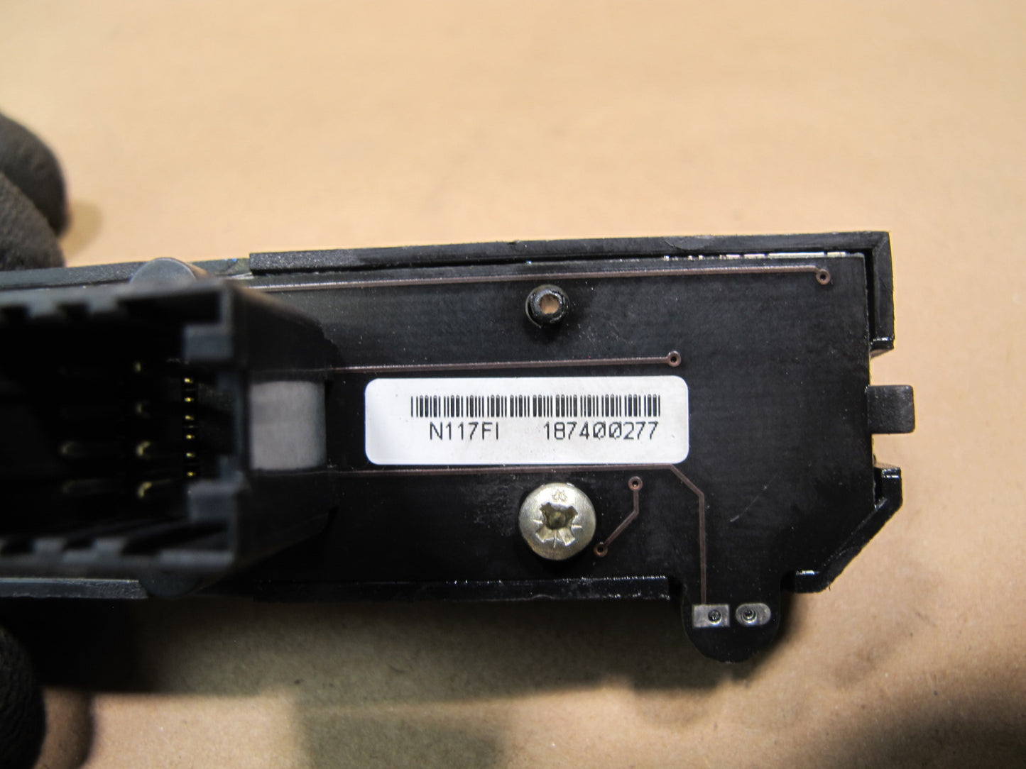 05-06 Maserati Quattroporte M139 Gas Fuel Trunk Headrest Control Switch OEM