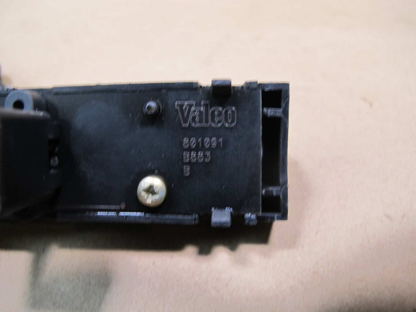 05-06 Maserati Quattroporte M139 Gas Fuel Trunk Headrest Control Switch OEM