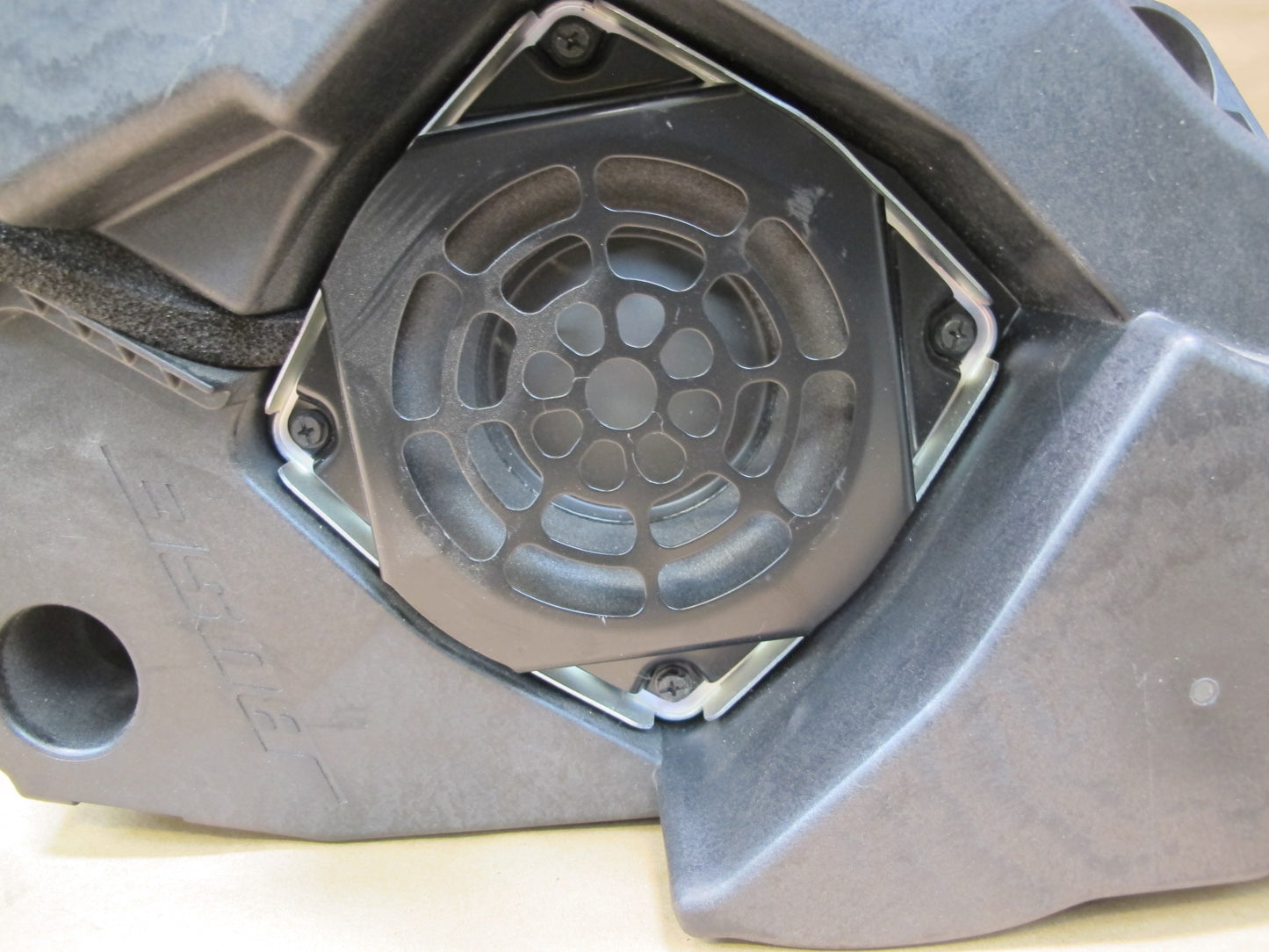 2011-2017 Infiniti QX56 QX80 Bose Subwoofer Speaker Box 28170-1LA0A