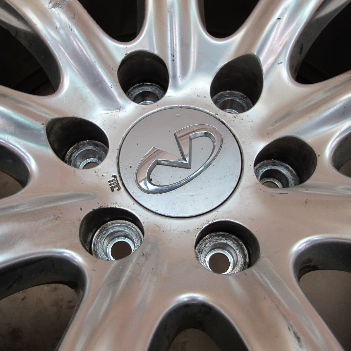 2011-2014 Infiniti QX56 QX80 Factory 22" R22 Wheel Rim 22x8J ET30 Tire 275/50