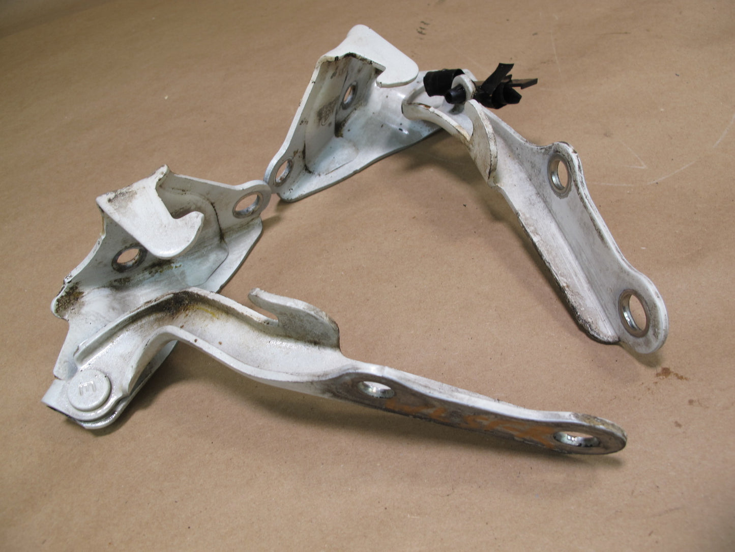 01-06 Lexus UCF30L LS430 Set of 2 Front Left & Right Hood Hinge OEM
