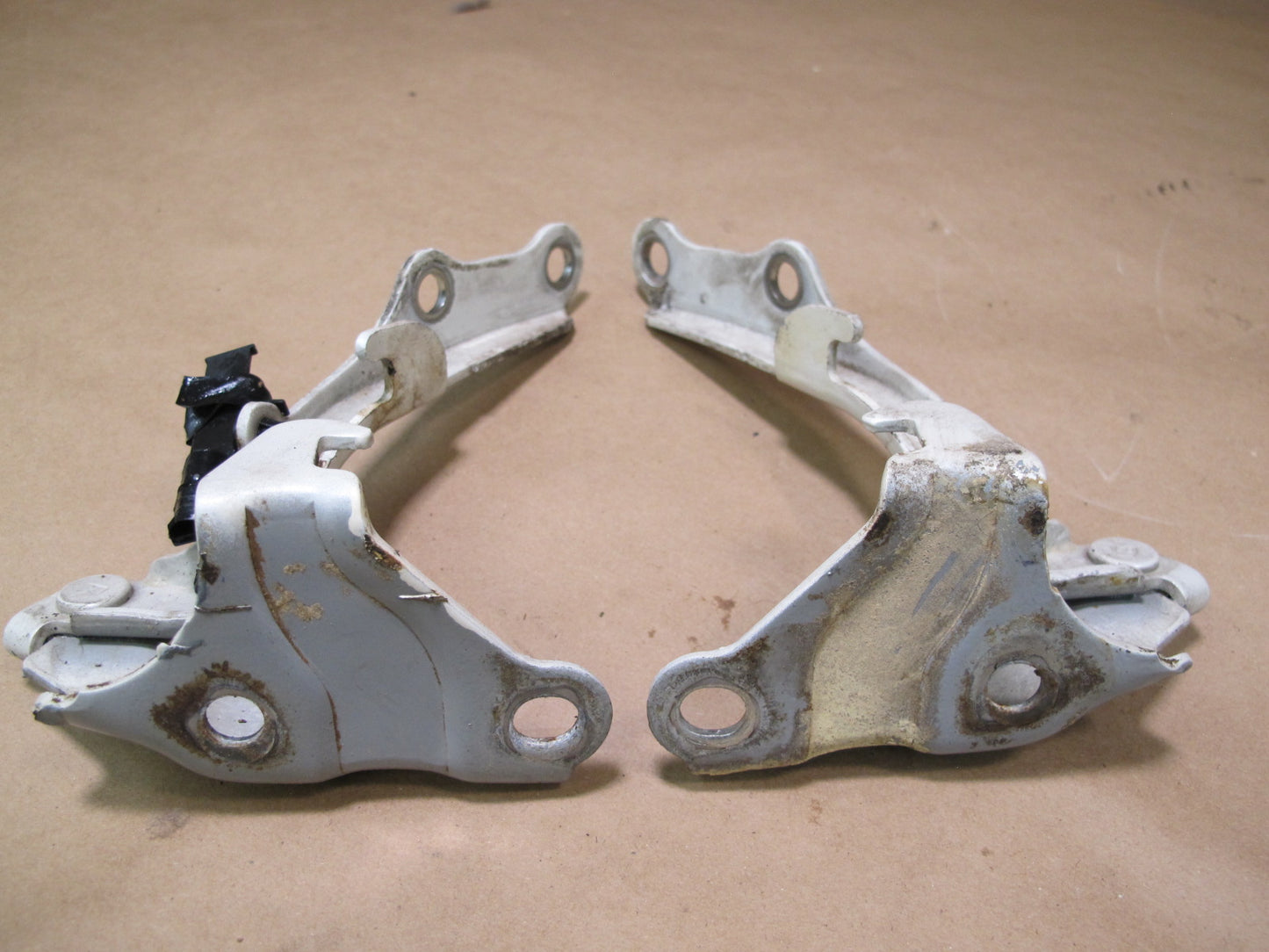 01-06 Lexus UCF30L LS430 Set of 2 Front Left & Right Hood Hinge OEM