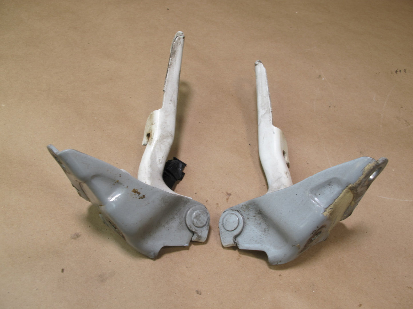 01-06 Lexus UCF30L LS430 Set of 2 Front Left & Right Hood Hinge OEM