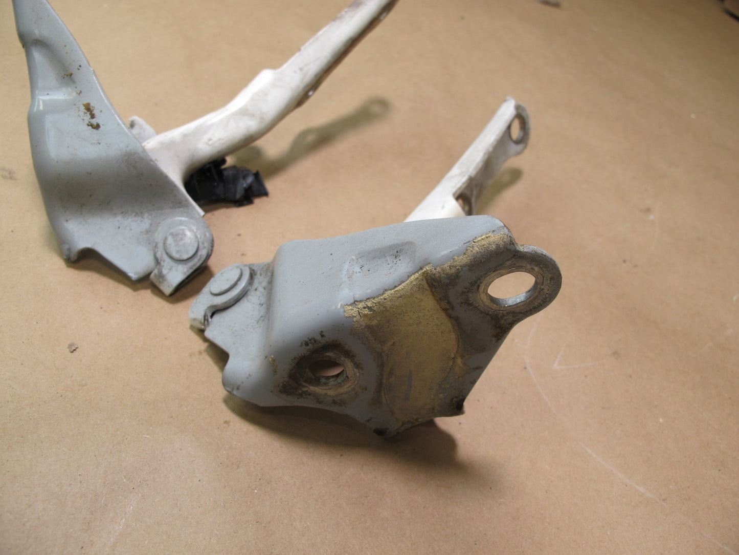 01-06 Lexus UCF30L LS430 Set of 2 Front Left & Right Hood Hinge OEM