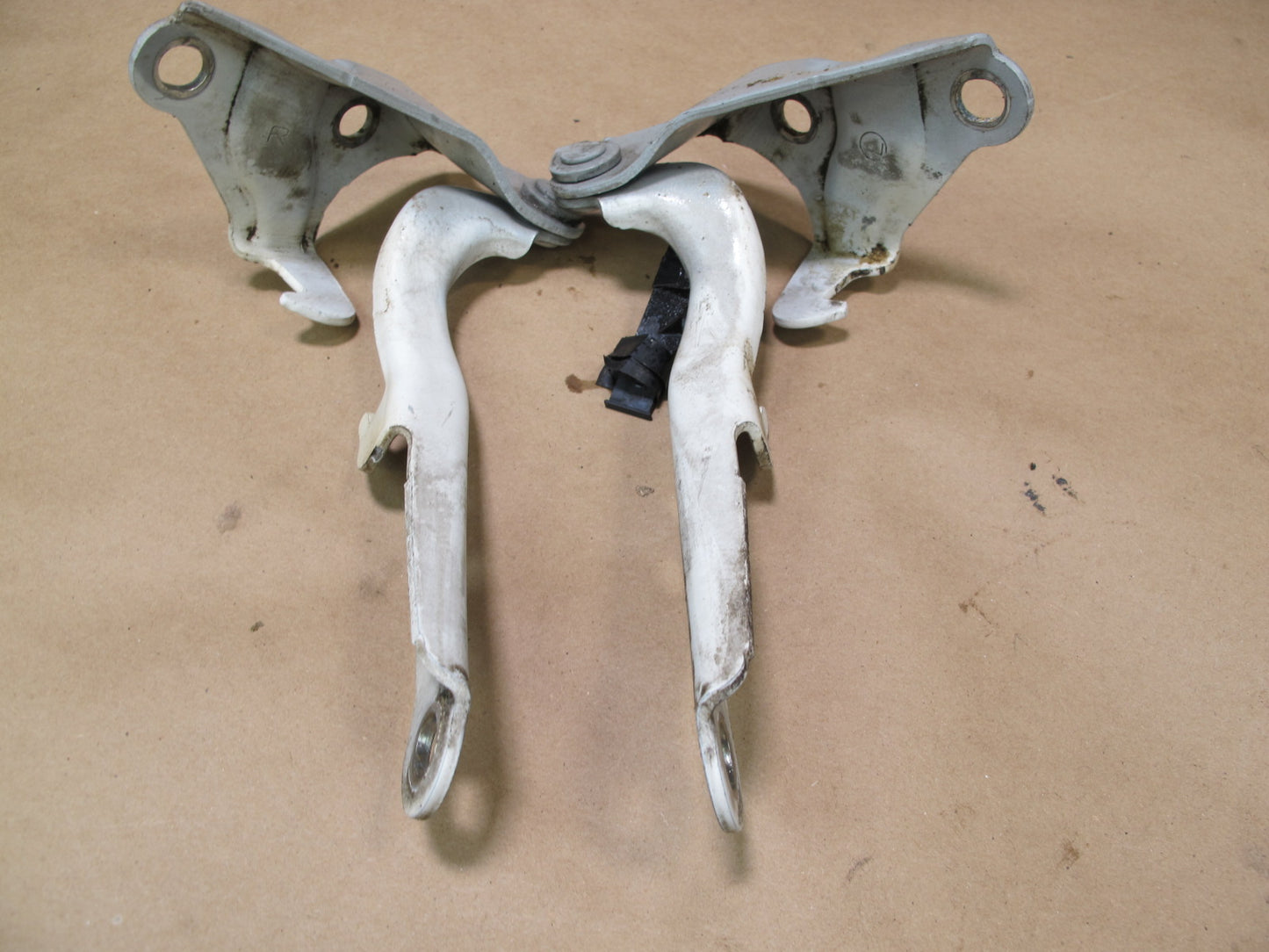 01-06 Lexus UCF30L LS430 Set of 2 Front Left & Right Hood Hinge OEM