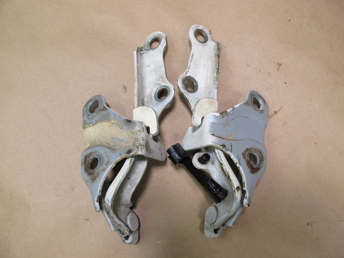 01-06 Lexus UCF30L LS430 Set of 2 Front Left & Right Hood Hinge OEM