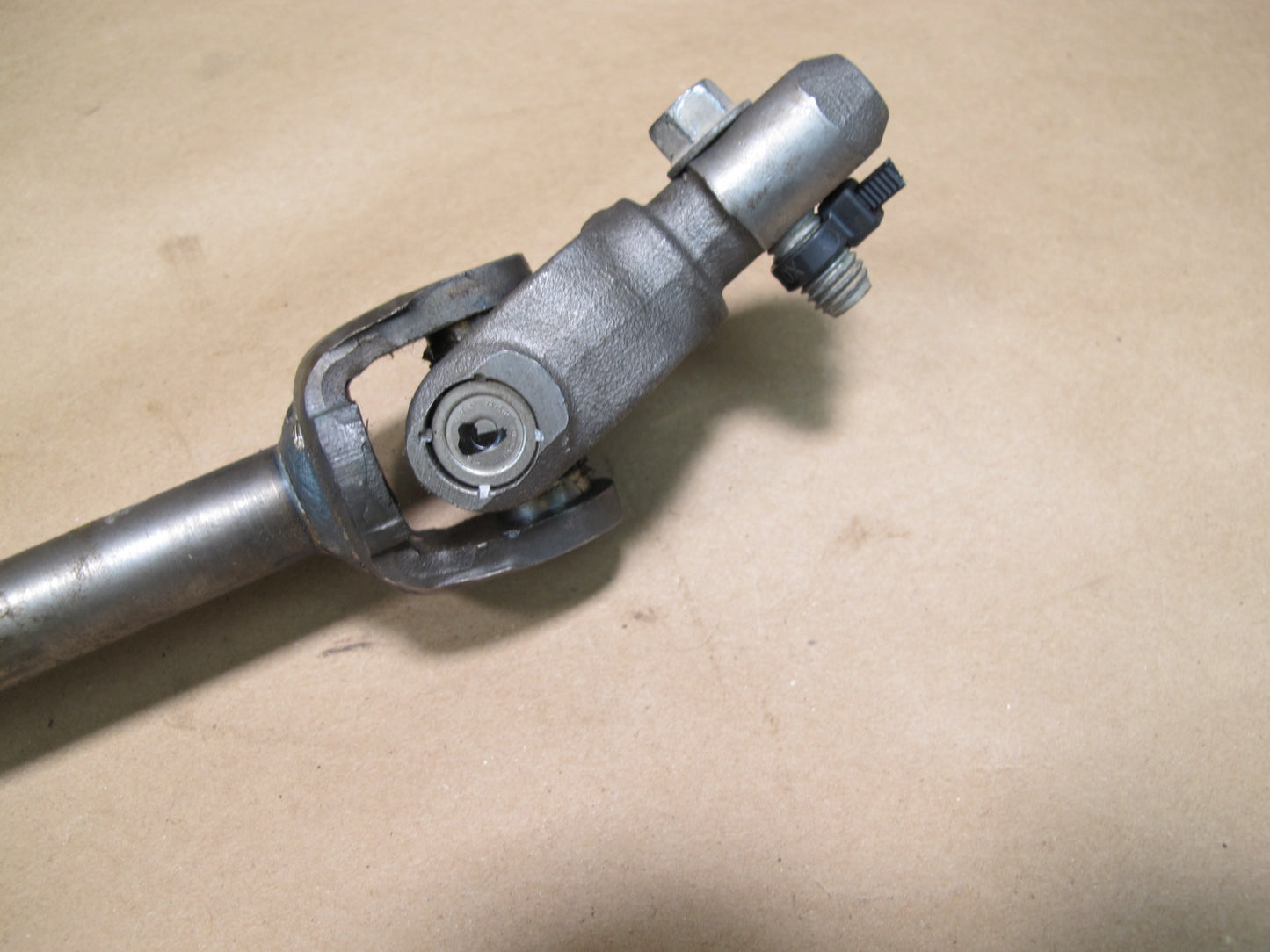 07-10 Saturn SKY Solstice Steering Column Intermediate U Joint Shaft OEM