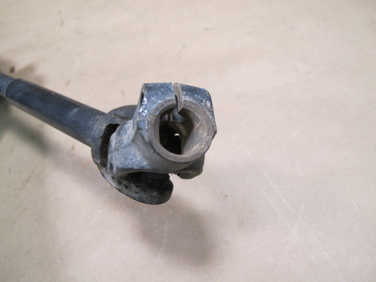 07-10 Saturn SKY Solstice Steering Column Intermediate U Joint Shaft OEM