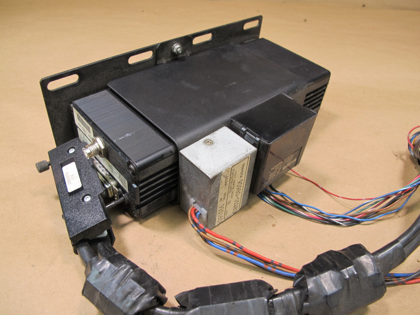 95-97 Lexus JZZ31 SC400 SC300 Speaker Relay & Noise Reduction Filter Assy OEM