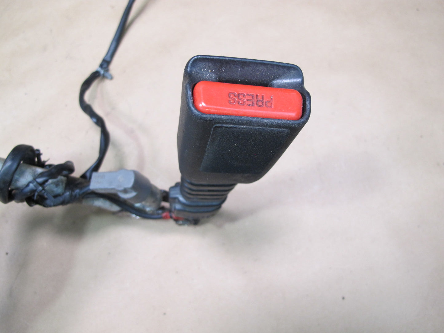 11-17 INFINITI QX56 QX80 FRONT LEFT & RIGHT SIDE SEATBELT BUCKLE SET OEM