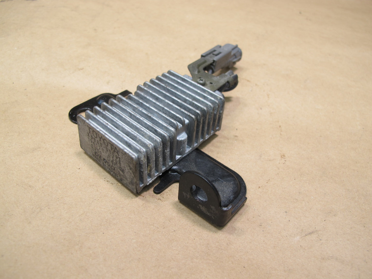 1998-2007 Lexus UZJ100L LX470 Fuel Pump Resistor Module 23080-50061