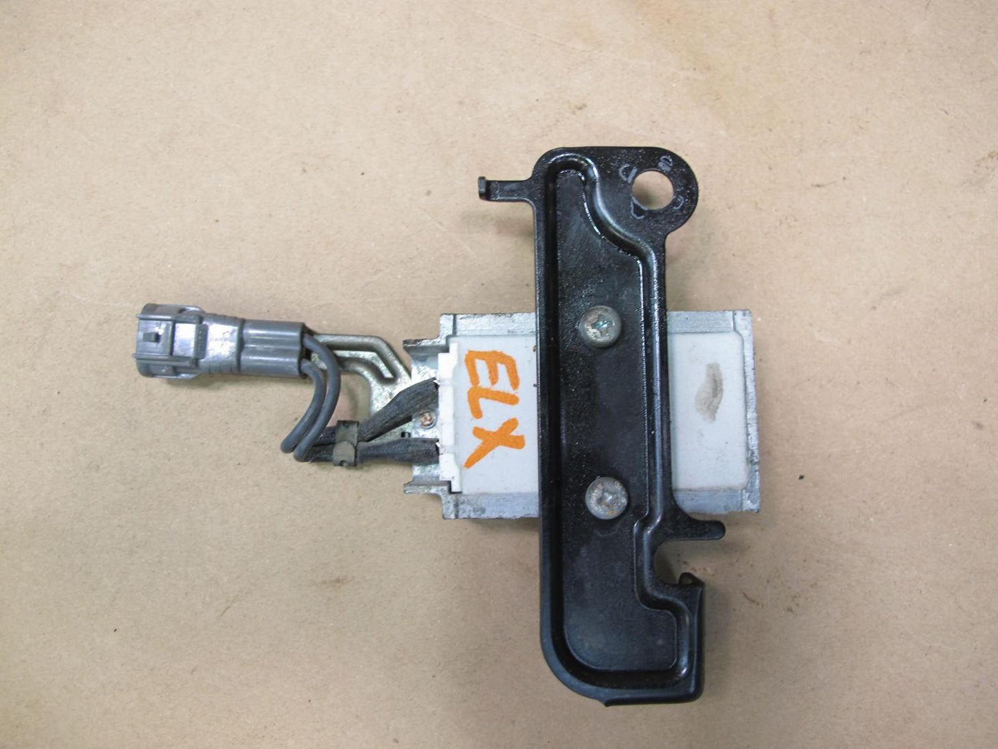 1998-2007 Lexus UZJ100L LX470 Fuel Pump Resistor Module 23080-50061