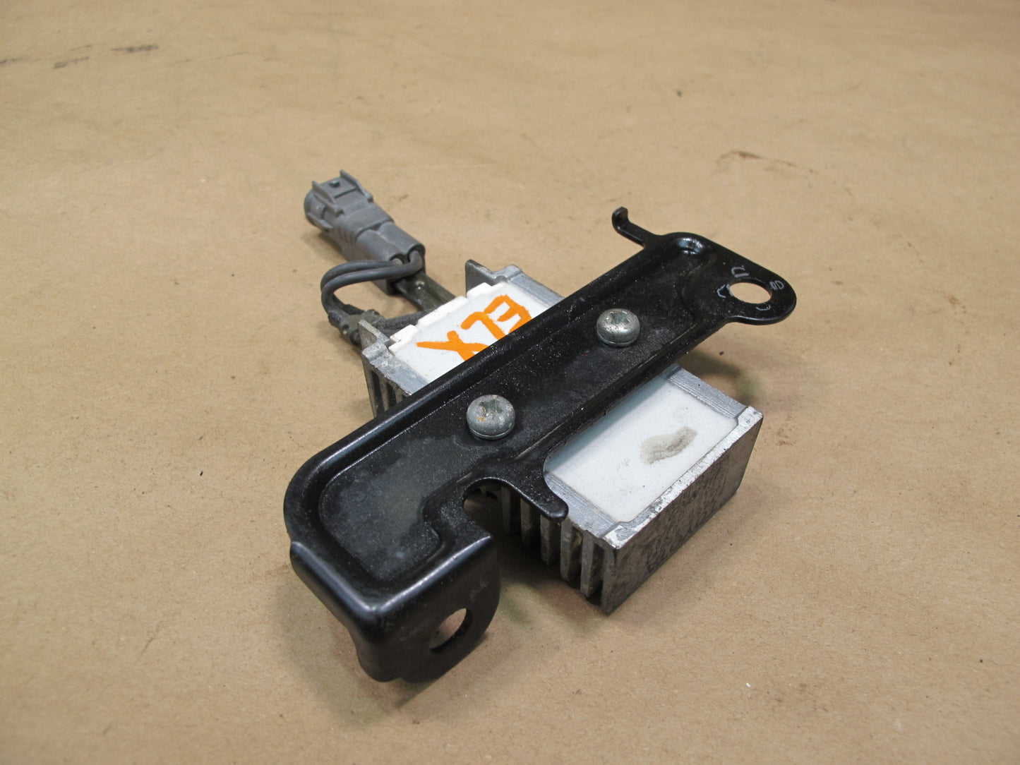 1998-2007 Lexus UZJ100L LX470 Fuel Pump Resistor Module 23080-50061