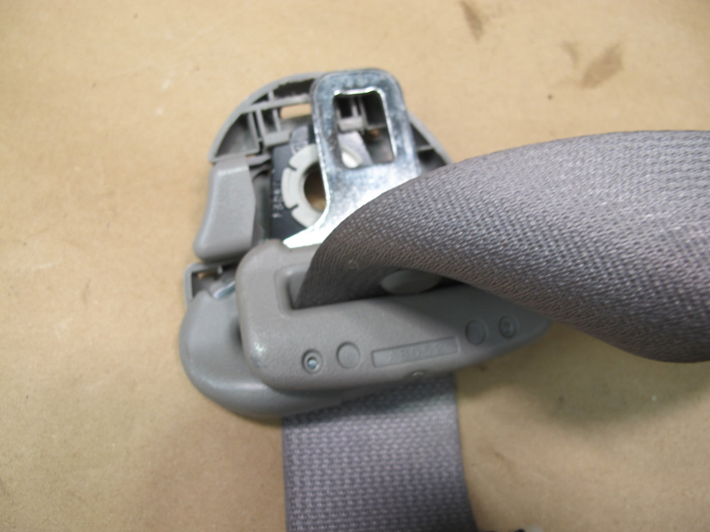 03-05 LEXUS LX470 REAR 2ND ROW RIGHT & LEFT SIDE SEATBELT RETRACTOR SET OEM