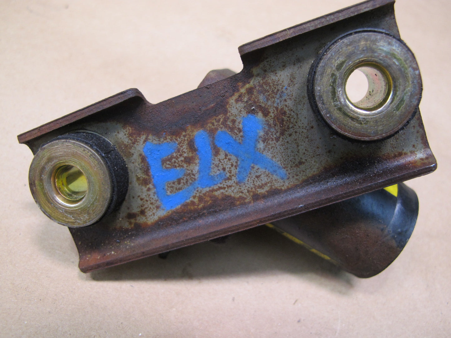 2003-2007 Lexus UZJ100L LX470 Height Control Pressure Accumulator