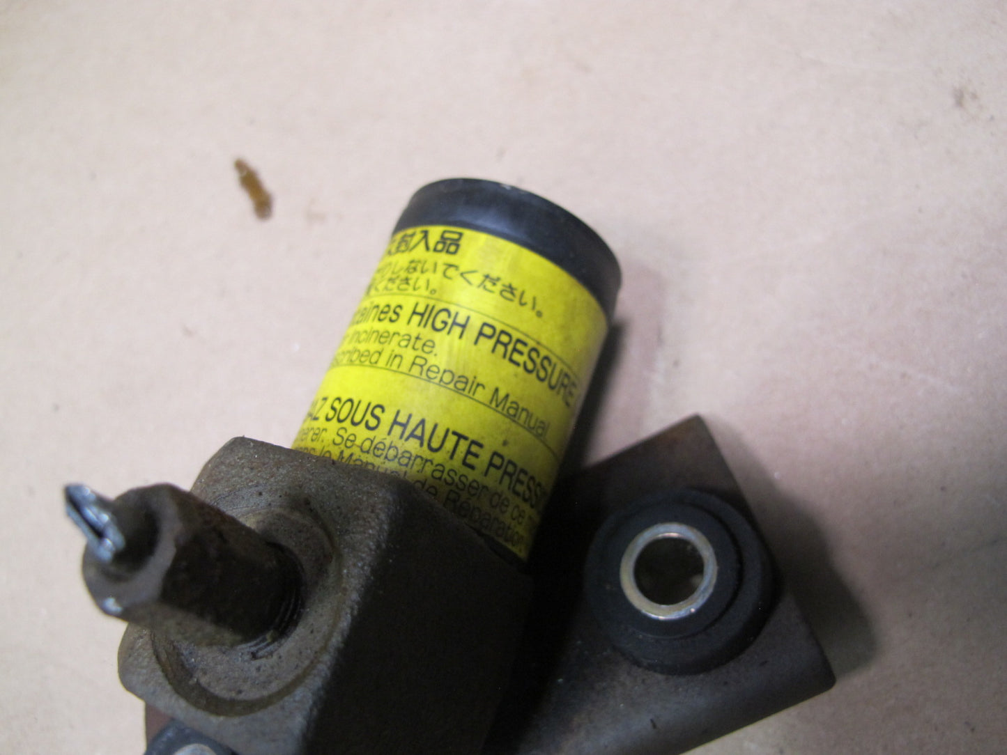 2003-2007 Lexus UZJ100L LX470 Height Control Pressure Accumulator
