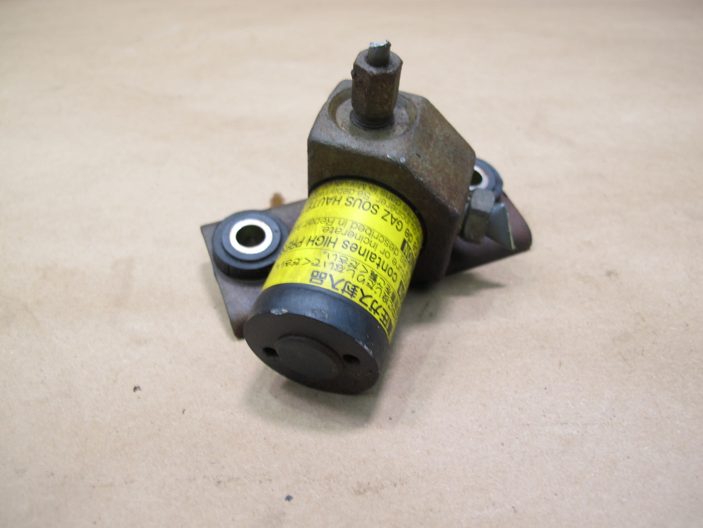 2003-2007 Lexus UZJ100L LX470 Height Control Pressure Accumulator