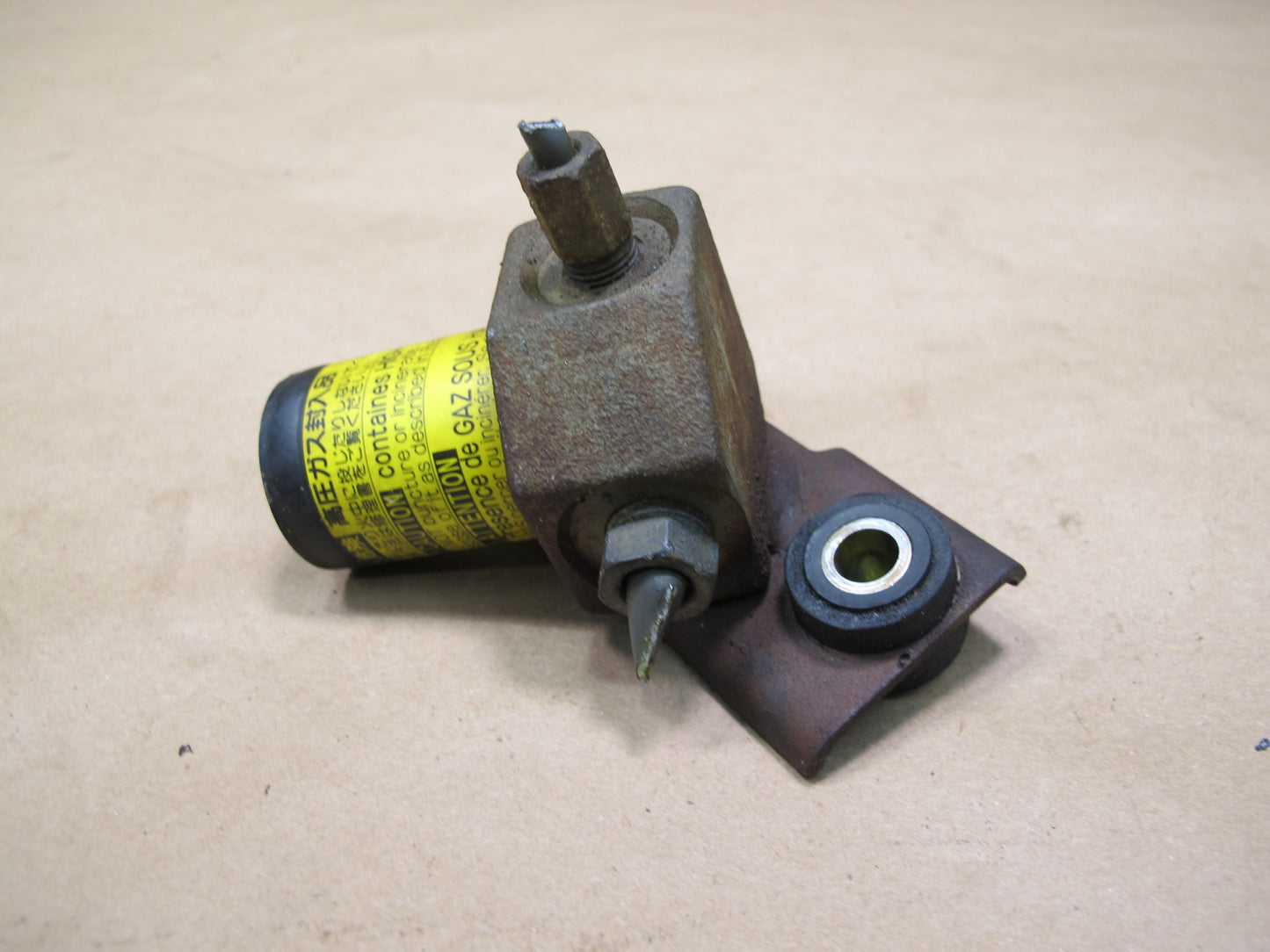 2003-2007 Lexus UZJ100L LX470 Height Control Pressure Accumulator