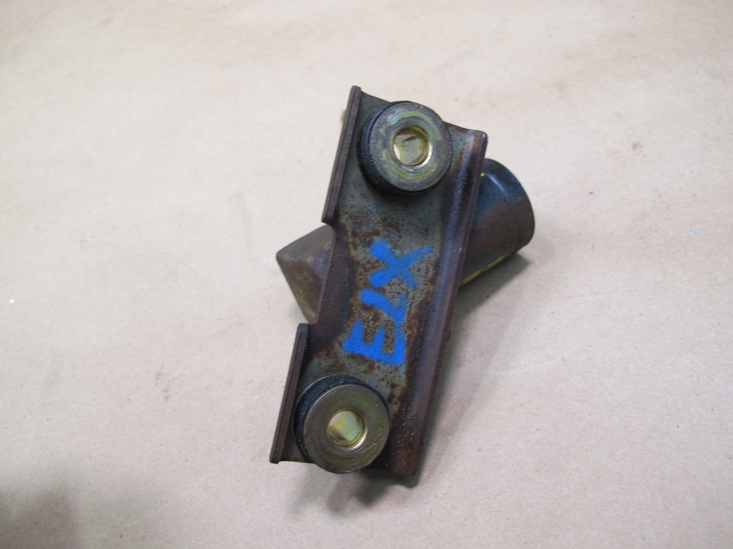 2003-2007 Lexus UZJ100L LX470 Height Control Pressure Accumulator