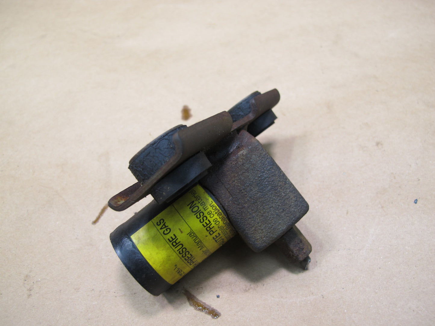 2003-2007 Lexus UZJ100L LX470 Height Control Pressure Accumulator