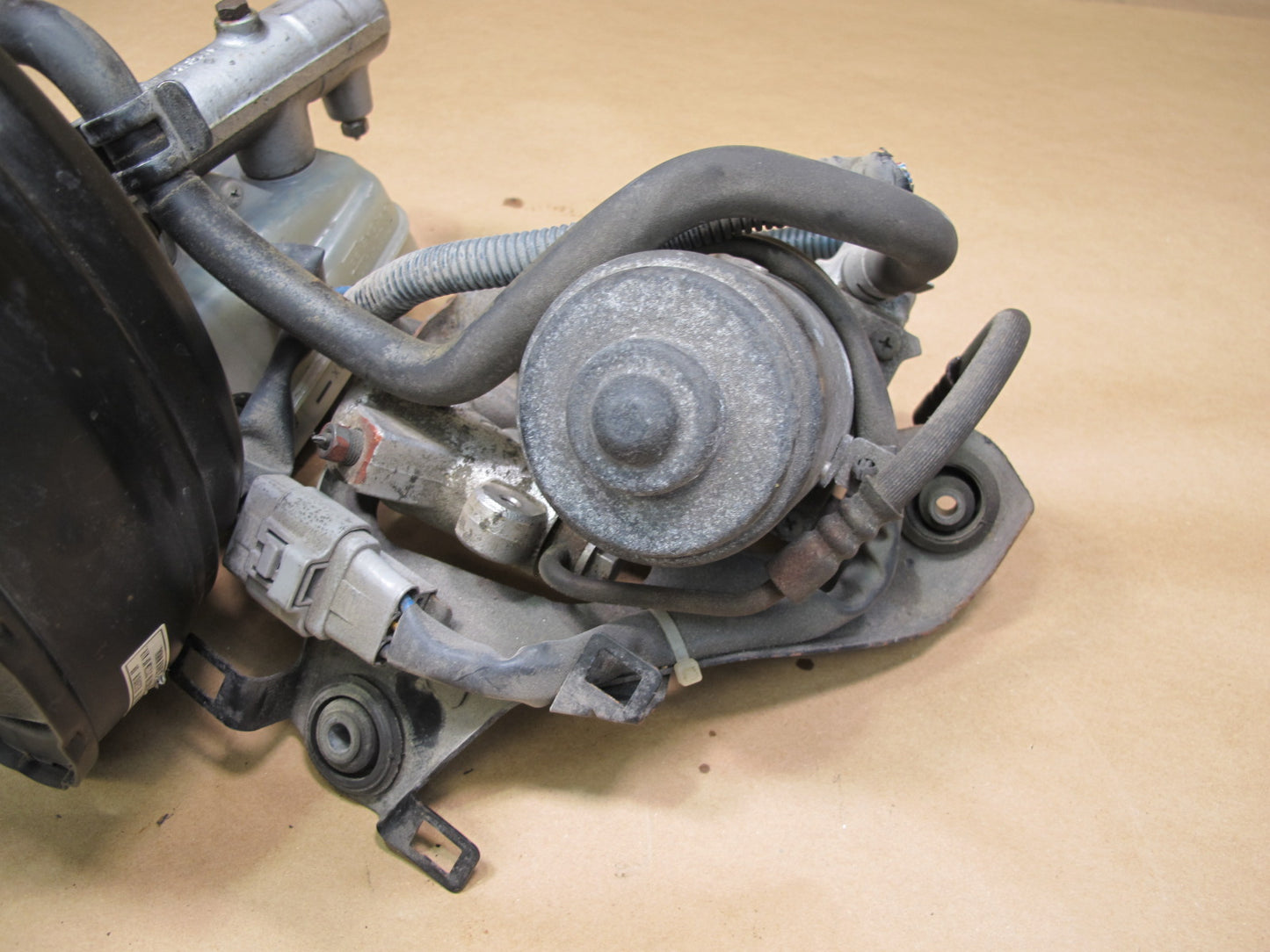 95-97 Lexus UCF20L LS400 Brake Master Cylinder Booster Traction Pump Assy OEM