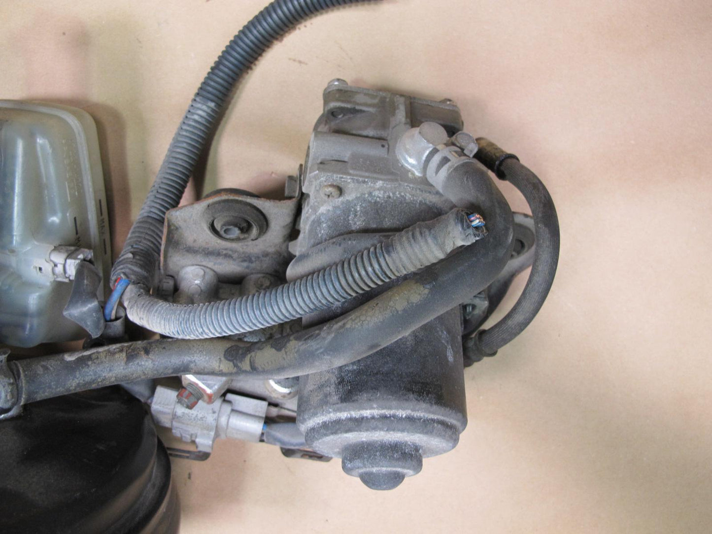 95-97 Lexus UCF20L LS400 Brake Master Cylinder Booster Traction Pump Assy OEM
