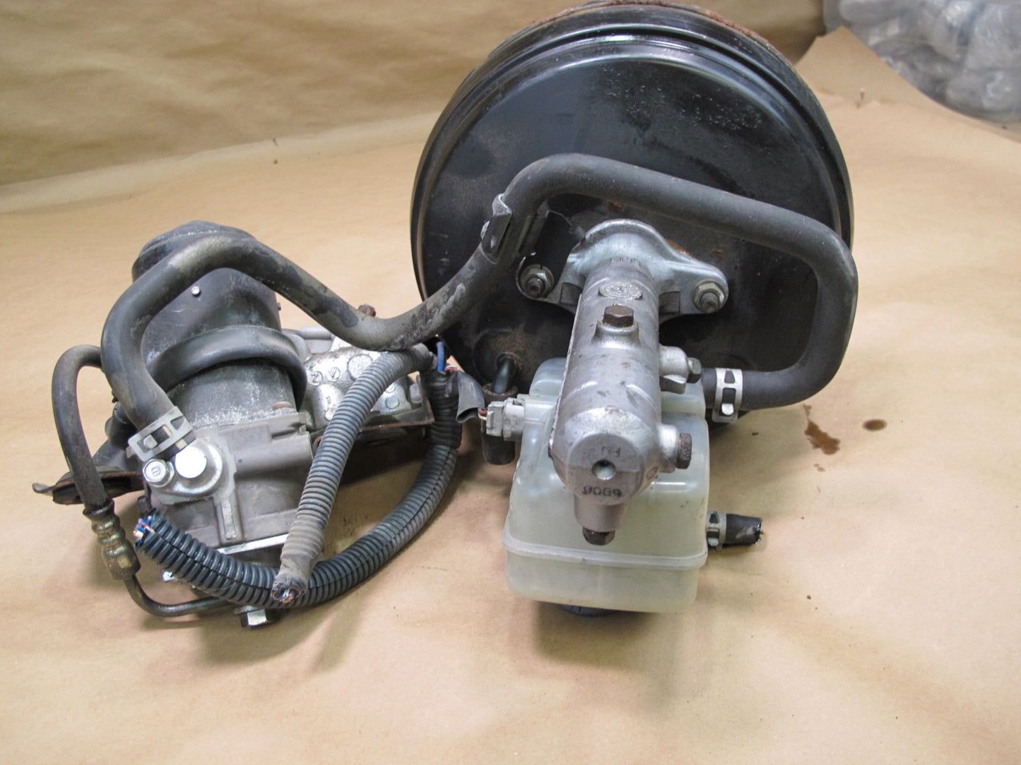95-97 Lexus UCF20L LS400 Brake Master Cylinder Booster Traction Pump Assy OEM