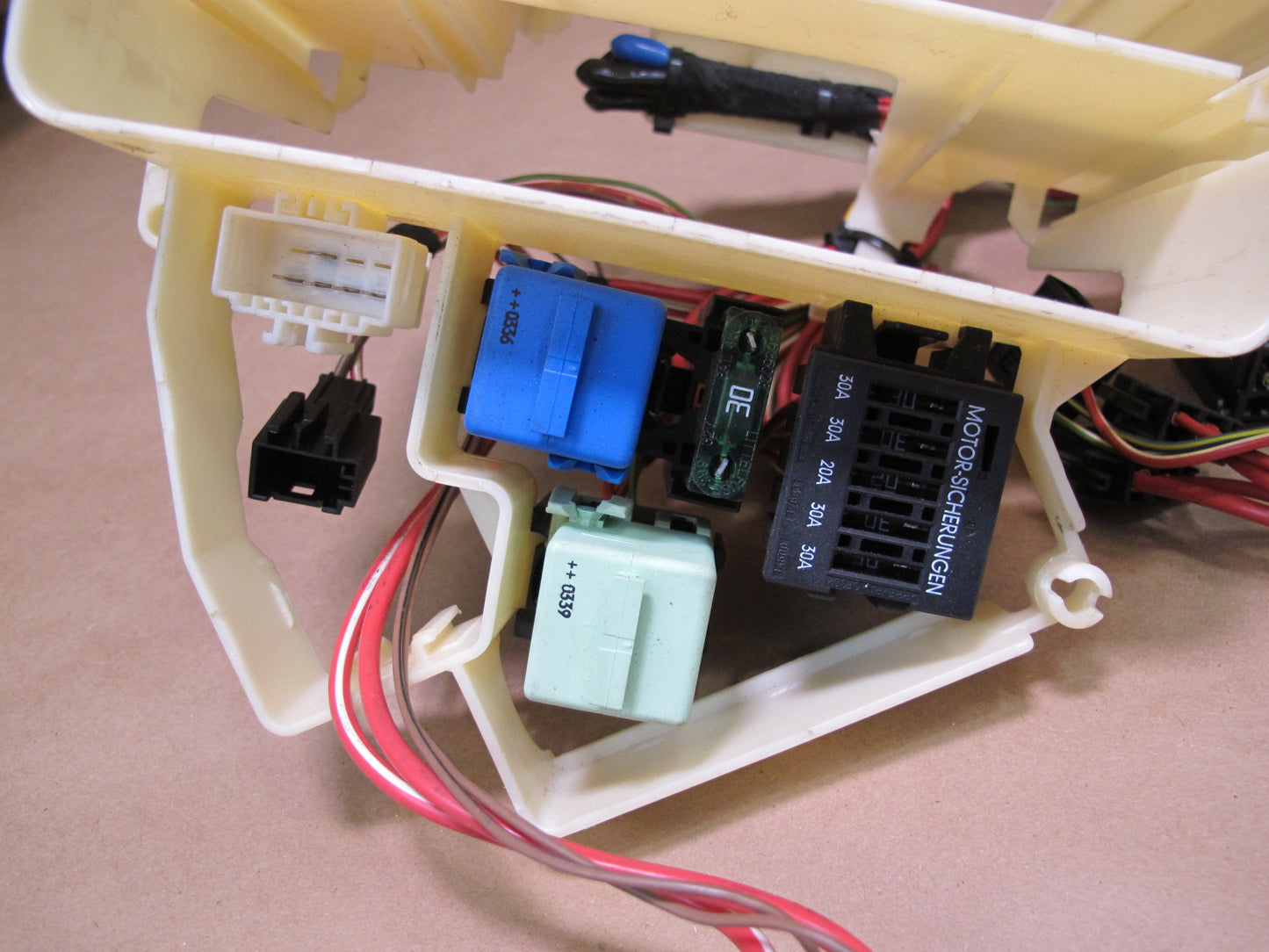 03-04 BMW E46 330Ci 325Ci ECU DME Fuse Bracket w SMG Transmission Wiring OEM