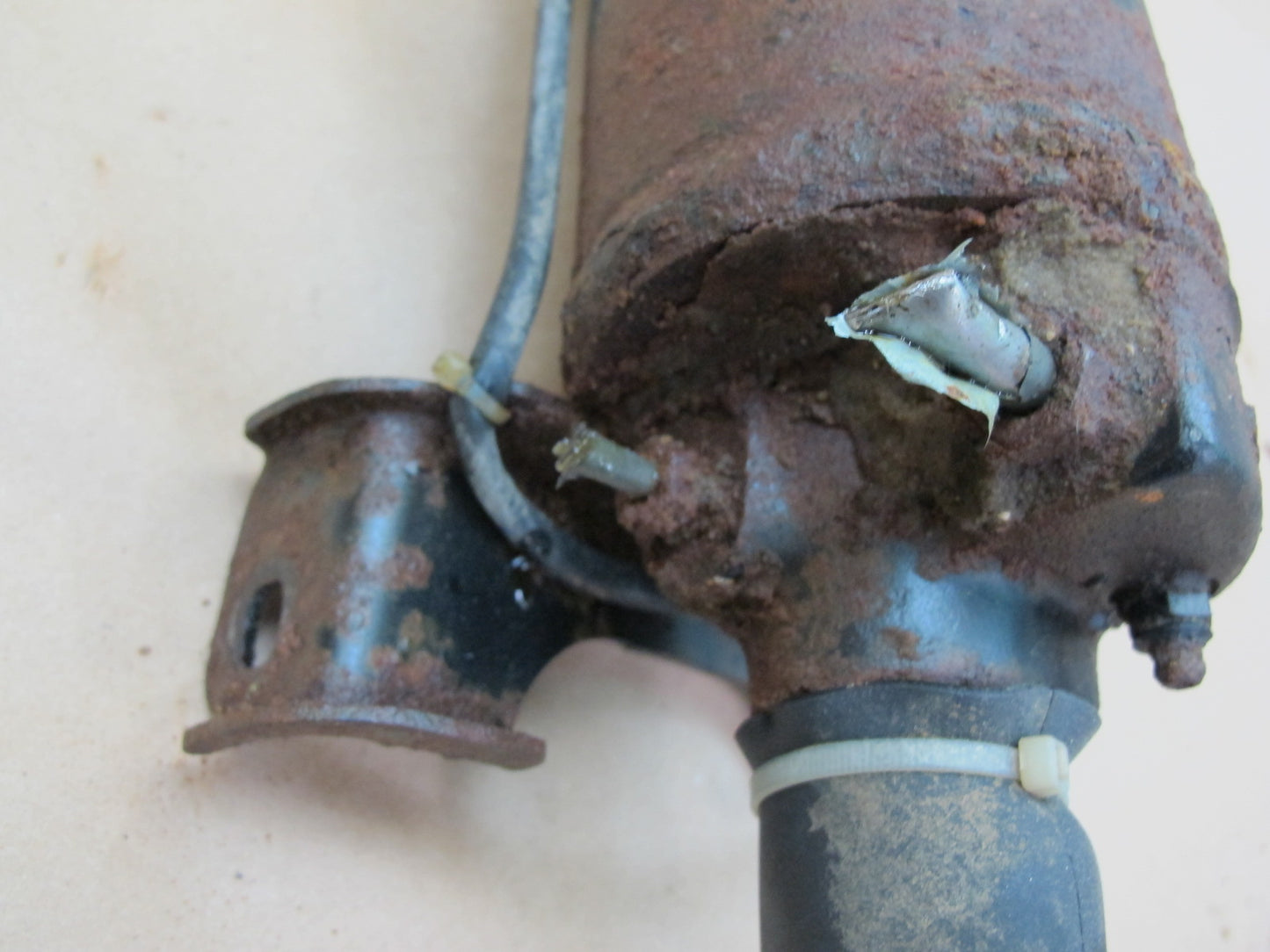 1998-2007 Lexus J100 LX470 Air Suspension Accumulator Tank 49130-60010