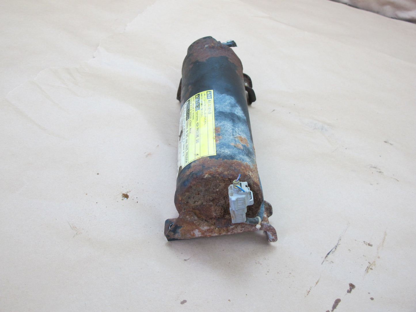 1998-2007 Lexus J100 LX470 Air Suspension Accumulator Tank 49130-60010