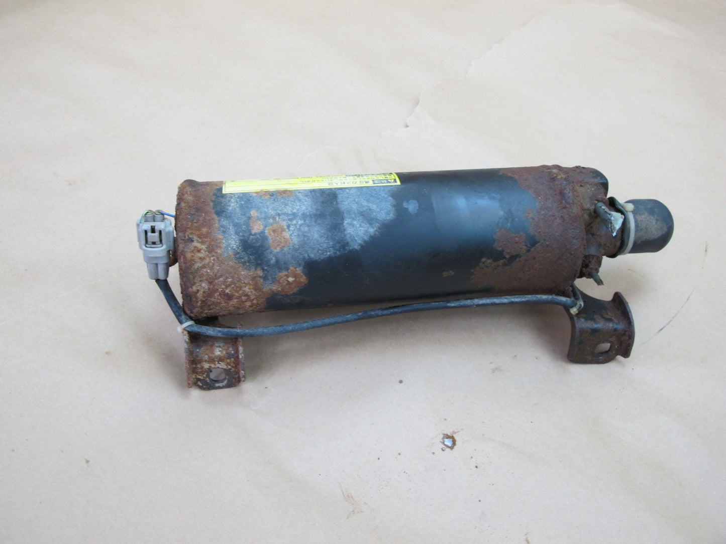 1998-2007 Lexus J100 LX470 Air Suspension Accumulator Tank 49130-60010