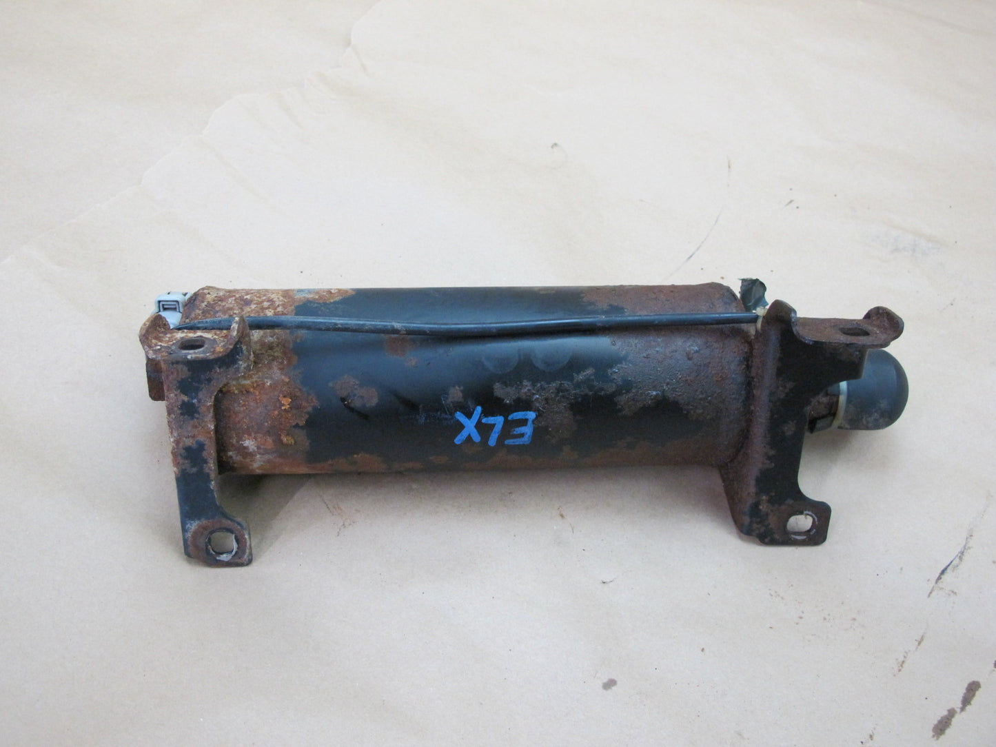 1998-2007 Lexus J100 LX470 Air Suspension Accumulator Tank 49130-60010