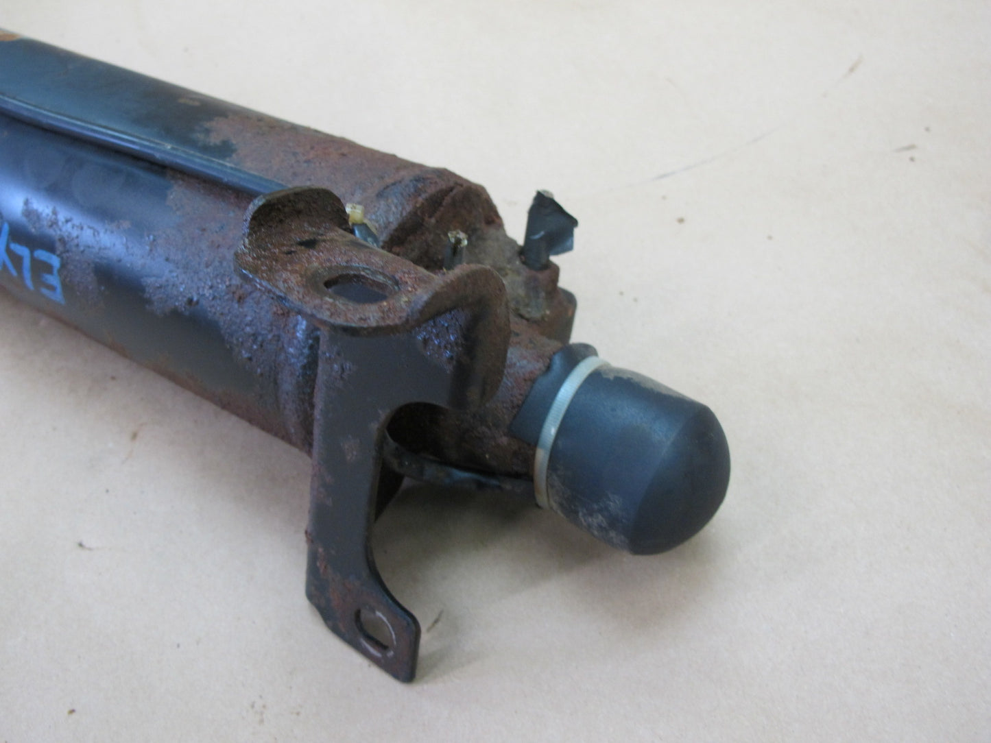 1998-2007 Lexus J100 LX470 Air Suspension Accumulator Tank 49130-60010