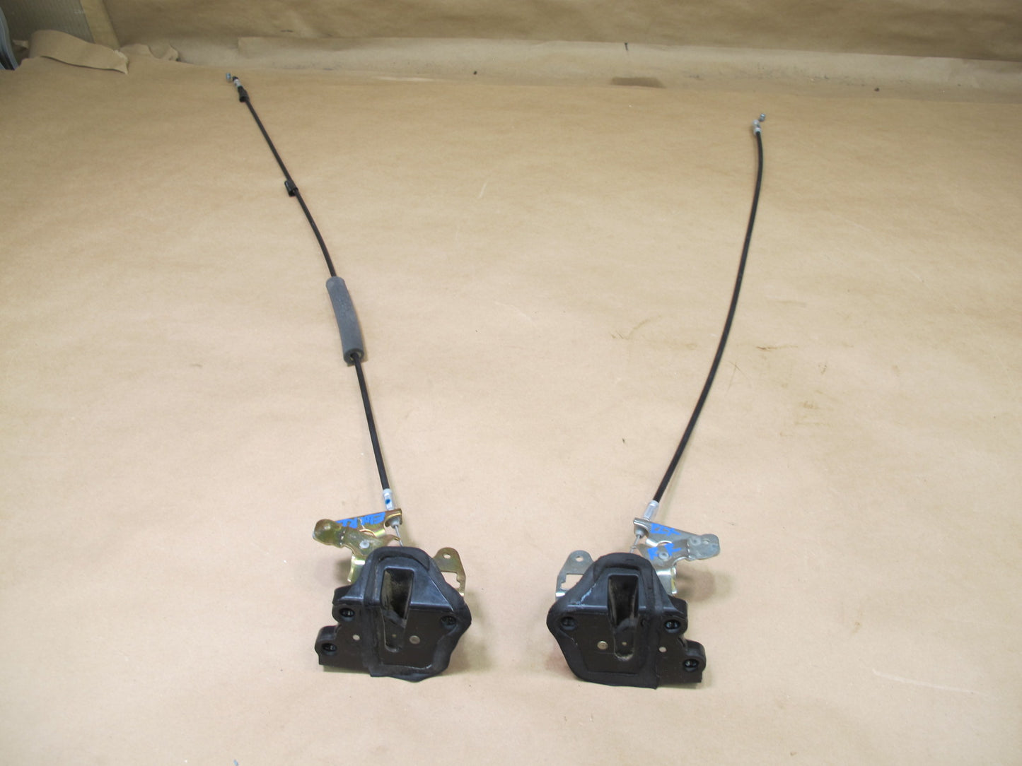 2003-2007 Lexus UZJ100L LX470 Rear Left & Right Trunk Gate Lock Latch Set of 2