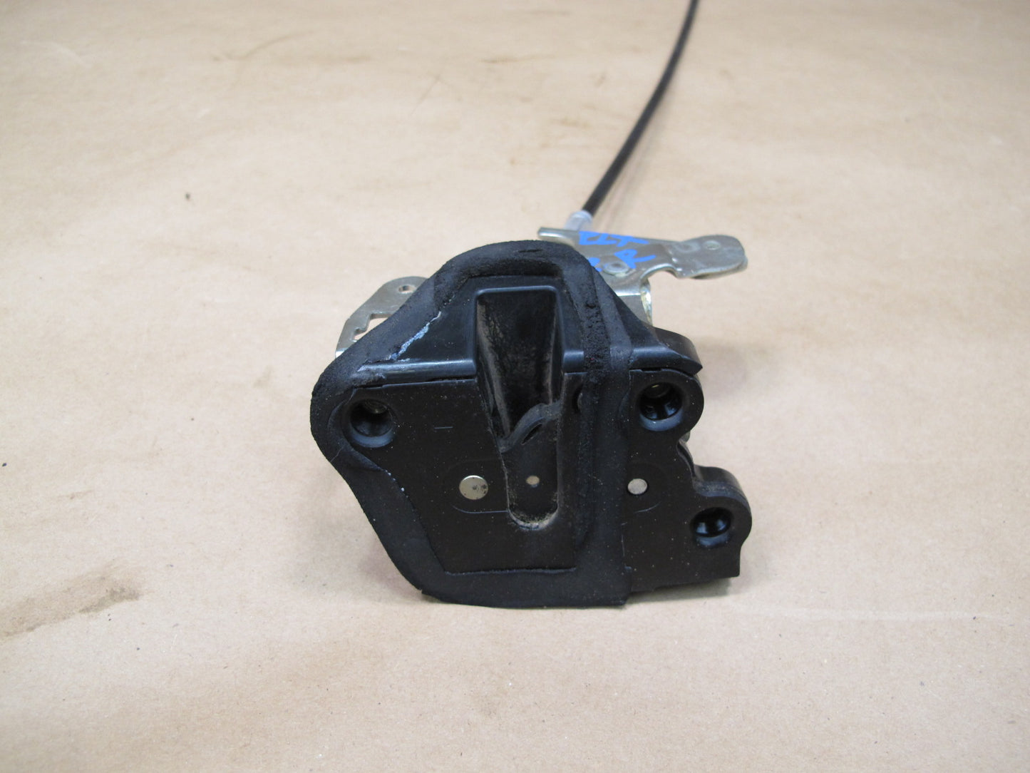 2003-2007 Lexus UZJ100L LX470 Rear Left & Right Trunk Gate Lock Latch Set of 2