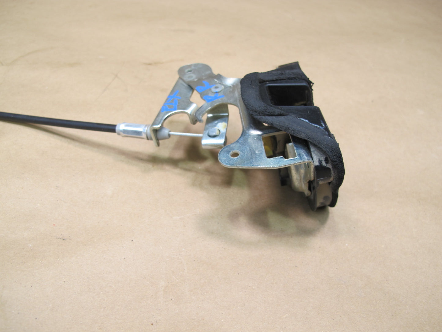 2003-2007 Lexus UZJ100L LX470 Rear Left & Right Trunk Gate Lock Latch Set of 2