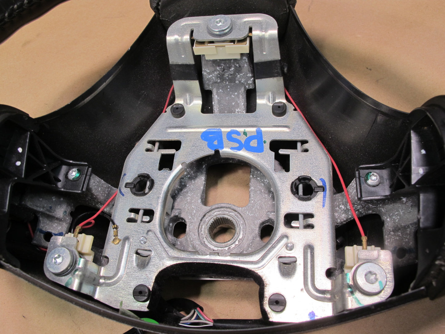 06-09 Pontiac Solstice Leather Steering w Controls OEM