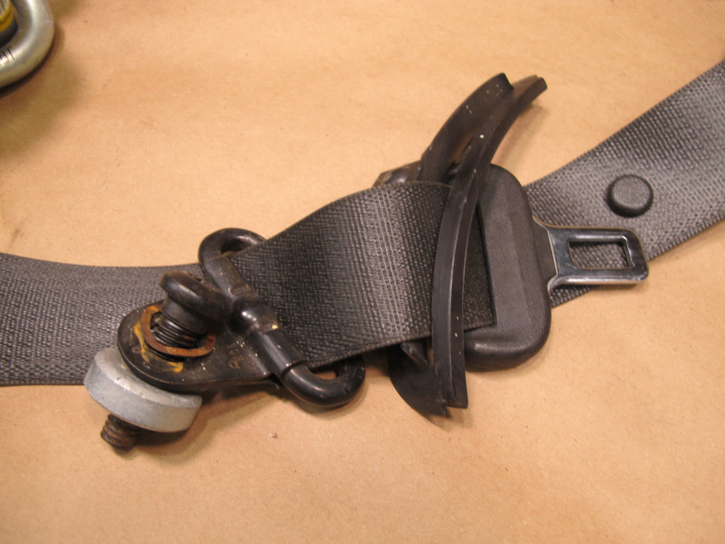 06-09 PONTIAC SOLSTICE FRONT RIGHT & LEFT SIDE SEATBELT RETRACTOR SET OEM