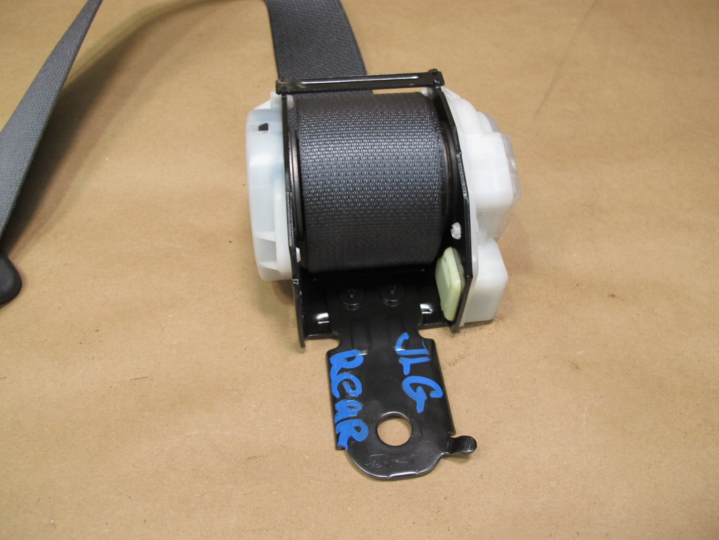 01-05 LEXUS GS300 GS430 REAR LEFT CENTER RIGHT SIDE SEATBELT RETRACTOR SET OEM