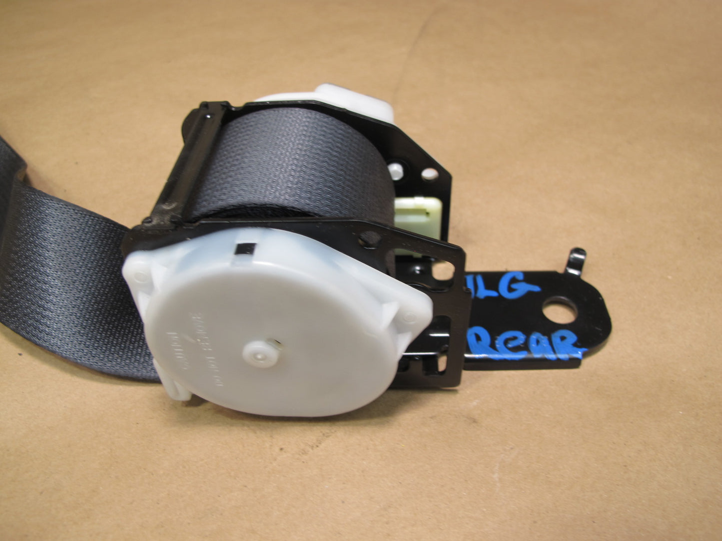 01-05 LEXUS GS300 GS430 REAR LEFT CENTER RIGHT SIDE SEATBELT RETRACTOR SET OEM