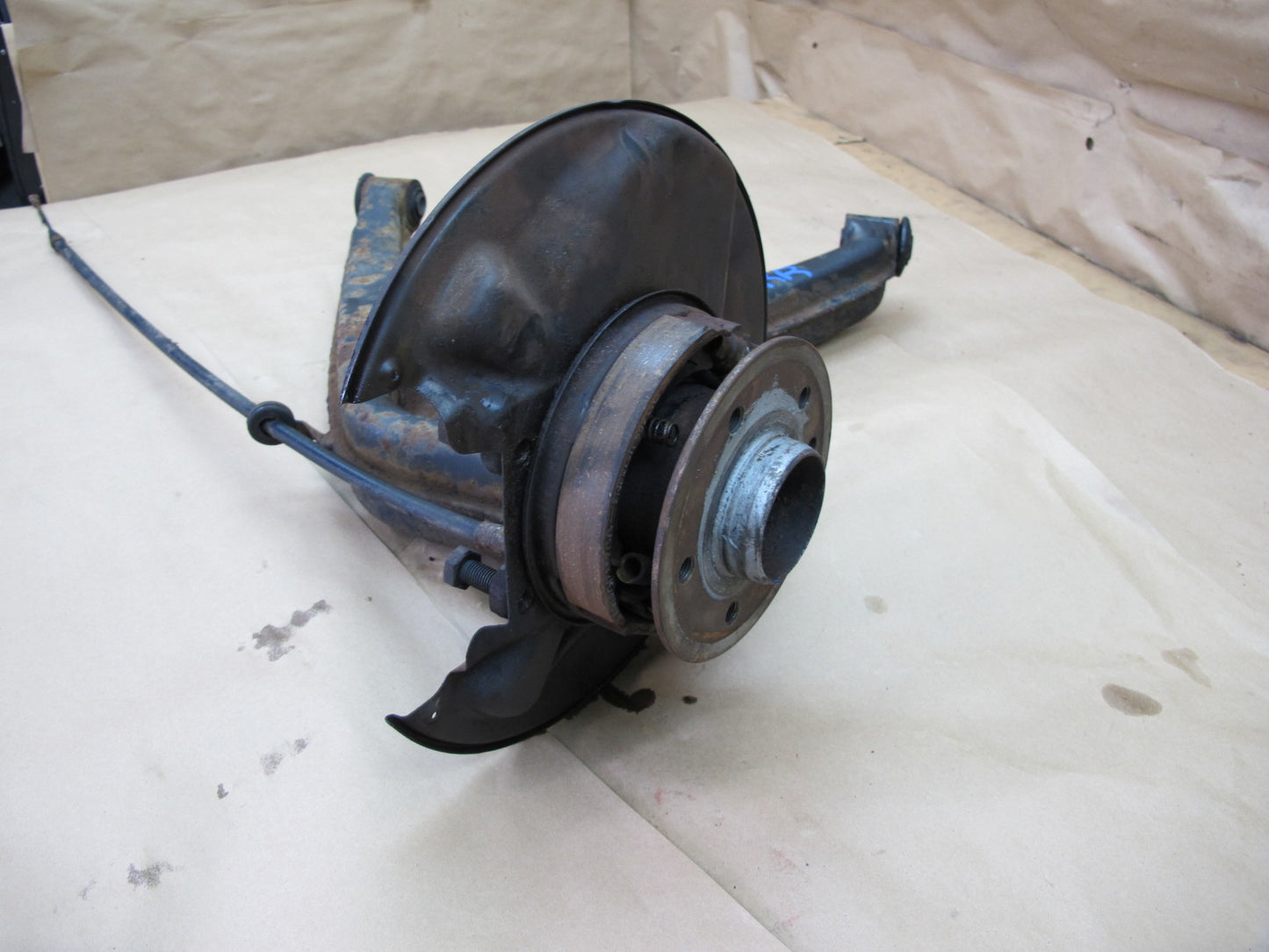 84-91 Mercedes W126 560SEL Rear Right Trailing Arm Knuckle Wheel Hub OEM