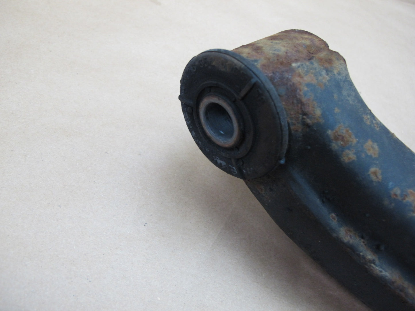 84-91 Mercedes W126 560SEL Rear Right Trailing Arm Knuckle Wheel Hub OEM