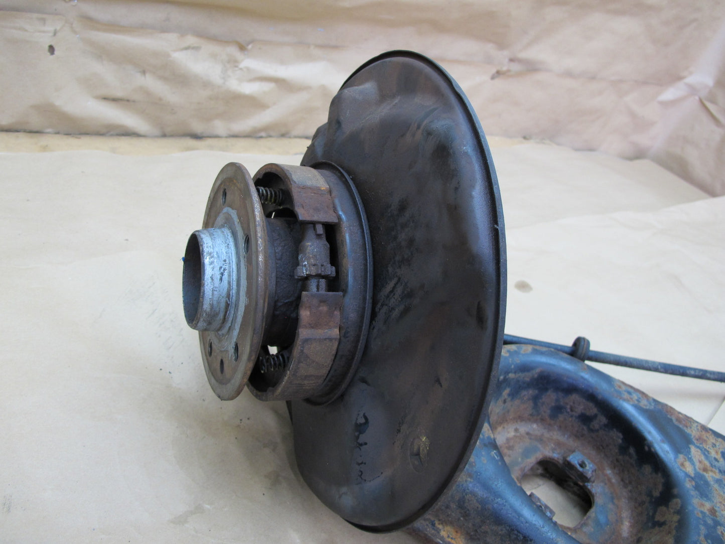 84-91 Mercedes W126 560SEL Rear Right Trailing Arm Knuckle Wheel Hub OEM