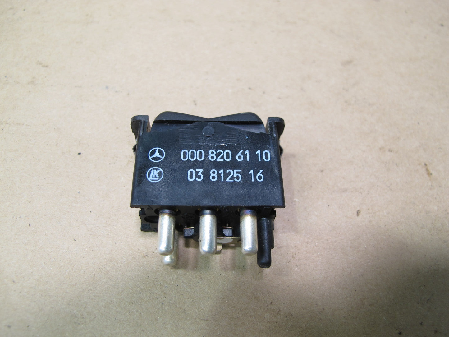 86-91 Mercedes W126 Rear Heated Window Defrost Button Switch 0008206110 OEM