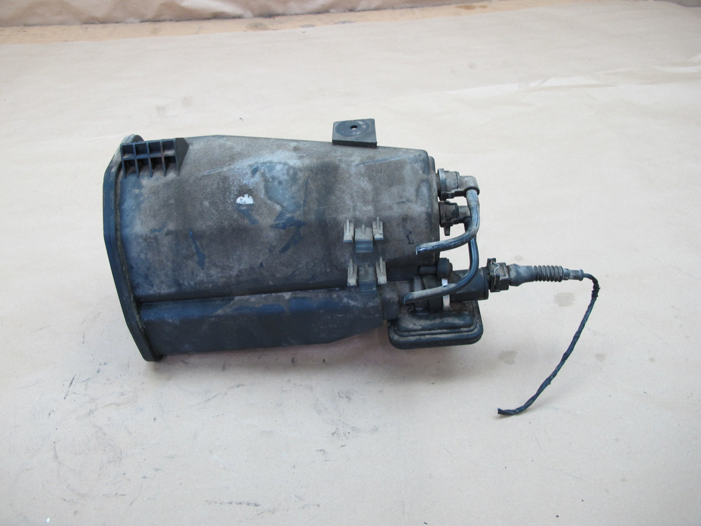 96-02 BMW E36 Z3 Fuel Evap Vapor Charcoal Canister 1183568 OEM